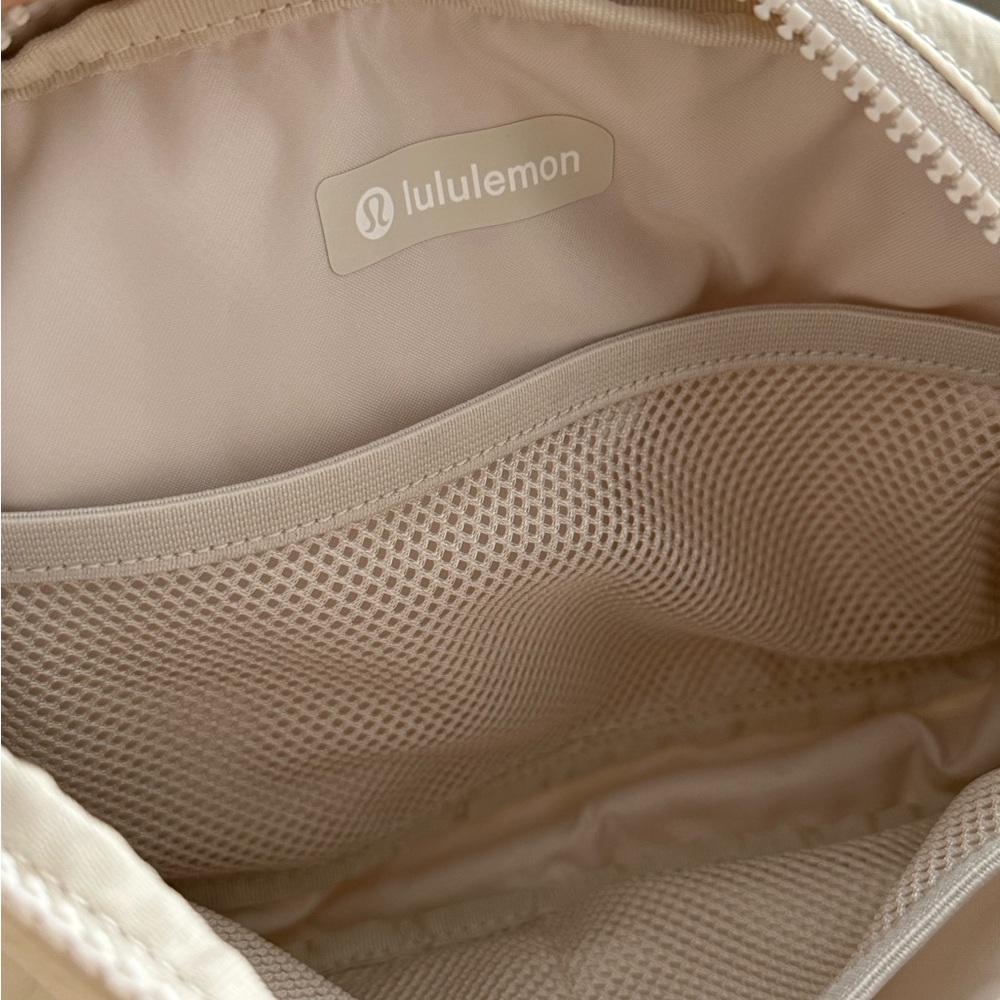 lululemon Cream Belt Bag - Picture 4 of 4